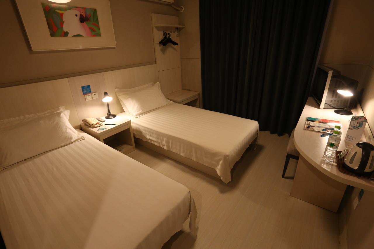 Jinjiang Inn Longyan Wanda Plaza Bagian luar foto